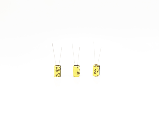 Capacitor de alta temperatura eletrolítico de alumínio amarelo 33UF100V