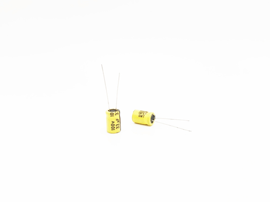 Capacitor de alta temperatura eletrolítico de alumínio amarelo 33UF100V