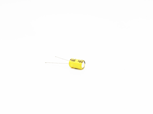 Capacitor de alta temperatura eletrolítico de alumínio amarelo 33UF100V