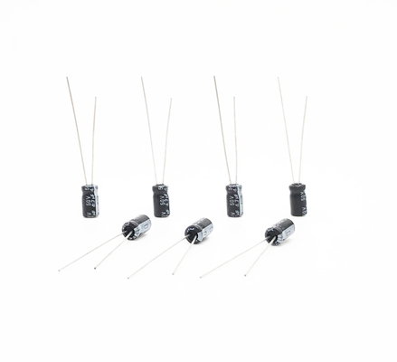 Capacitores 4.7UF50V eletrolíticos diminutos 2000 horas de capacitor da longa vida