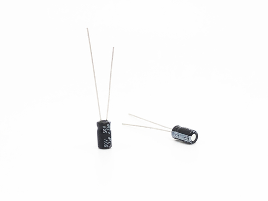 Capacitores 4.7UF50V eletrolíticos diminutos 2000 horas de capacitor da longa vida