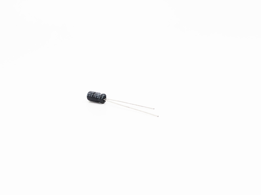 Capacitores 4.7UF50V eletrolíticos diminutos 2000 horas de capacitor da longa vida