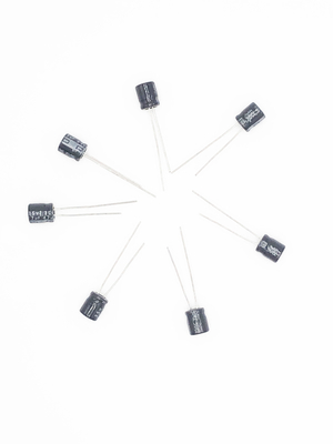 Capacitores eletrolíticos de alumínio diminutos pretos 47UF 35V TW BOR