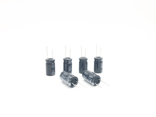 Capacitores eletrolíticos de alumínio radiais de SMR 220UF 50V 10X17MM