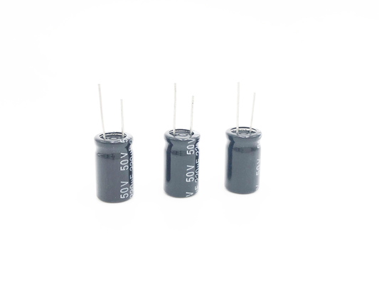 Capacitores eletrolíticos de alumínio radiais de SMR 220UF 50V 10X17MM