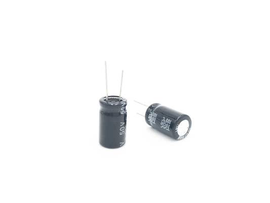 Capacitores eletrolíticos de alumínio radiais de SMR 220UF 50V 10X17MM