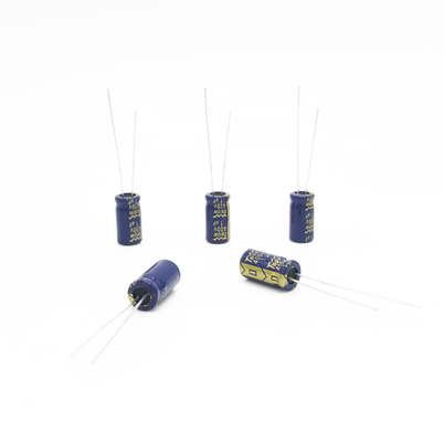 Temperatura larga de alumínio radial dos capacitores eletrolíticos de 1UF400V 6.3X12MM