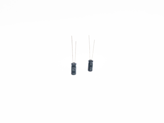 Circuitos de alta temperatura do capacitor diminuto de 1UF25V 5X11MM