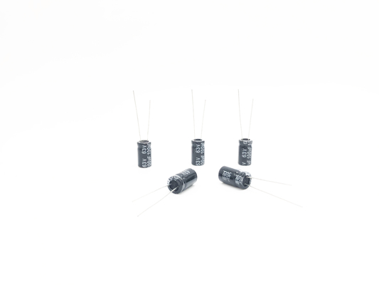 Capacitores eletrolíticos de alumínio 100UF63V 8X14mm