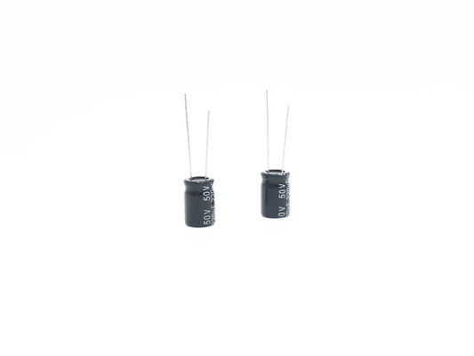 Tolerância de alumínio do capacitor eletrolítico 20% de 10X13mm 220uf 50v