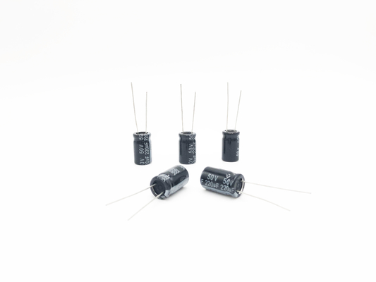 Tipo radial do capacitor diminuto de 220UF50V 10X17mm