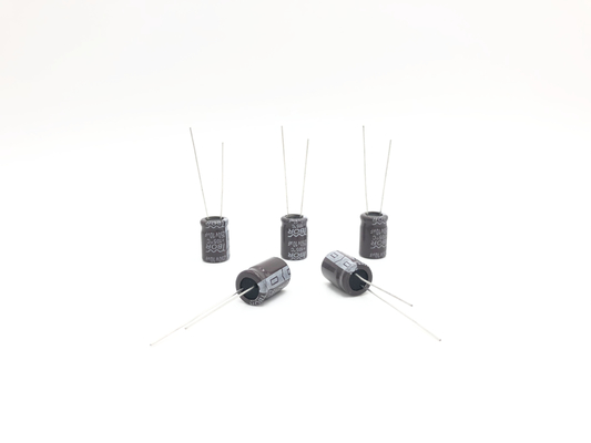 Tolerância de alumínio do capacitor eletrolítico 10UF 250V 20% de CFL baixa ESR