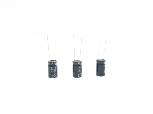 Capacitor eletrolítico radial de alumínio 220UF50V 8X16mm da temperatura larga