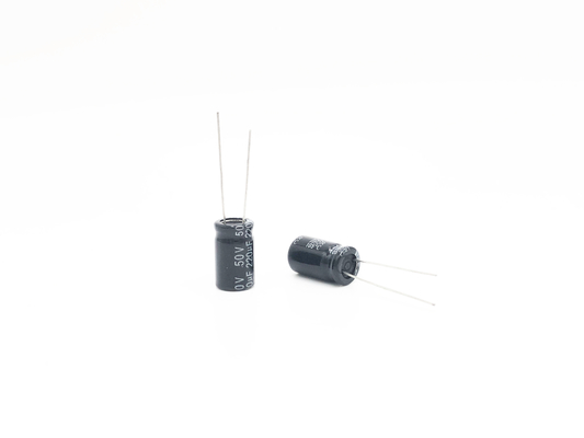 Capacitor eletrolítico radial de alumínio 220UF50V 8X16mm da temperatura larga