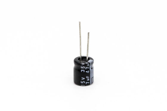miniatura larga 6.3x7mm da ceia do capacitor eletrolítico do radial da temperatura 105C