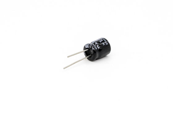 miniatura larga 6.3x7mm da ceia do capacitor eletrolítico do radial da temperatura 105C