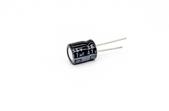 miniatura larga 6.3x7mm da ceia do capacitor eletrolítico do radial da temperatura 105C